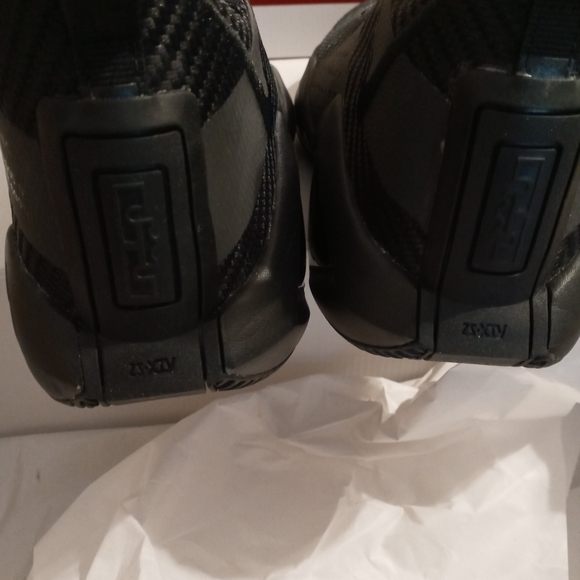 New Super Hot NIKE LEBRON SOLDIER 14 - Picture 4 of 8